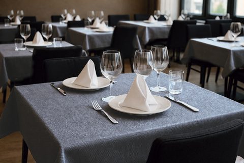 Toalha de mesa descartável de grande tamanho Hostex